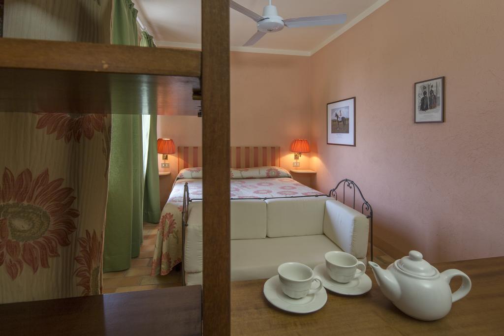 Agriturismo Il Torrione بينيرولو الغرفة الصورة