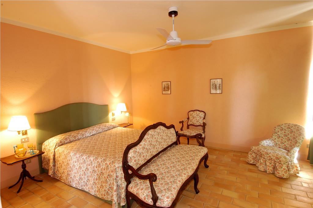 Agriturismo Il Torrione بينيرولو الغرفة الصورة